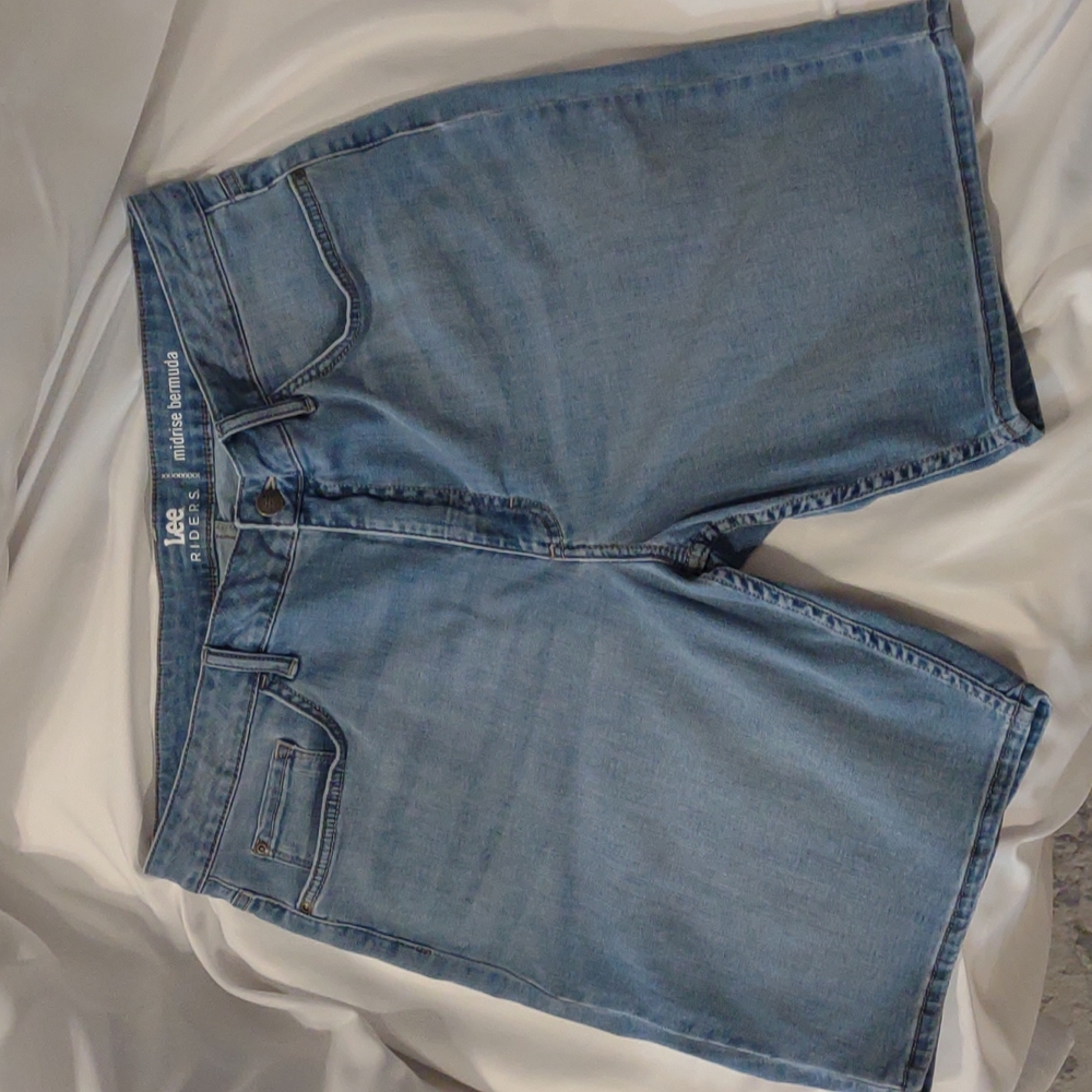 Lee Riders Midrise Bermuda shorts size 18